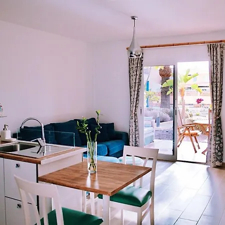 Bamboo House Коральео